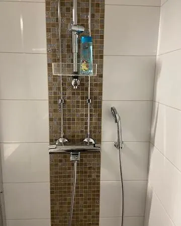 Kaeytaennoellinen Yksioe Rauhallisella Alueella! *